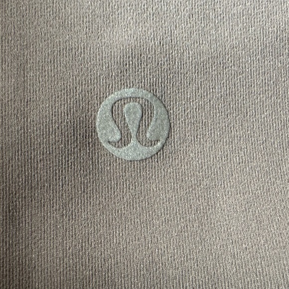 Lululemon Wunder Unders. Size 8. 25 inch length. - Picture 3 of 5